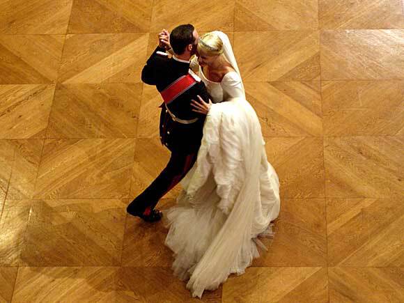 Kronprinsparet danser bryllupsvals i 2001. Foto: Cornelius Poppe, Scanpix